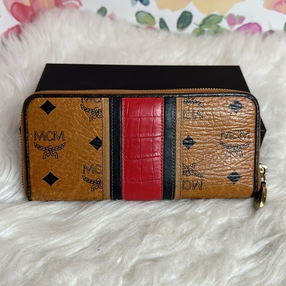 💯Authentic MCM long Wallet 🍀 - Picture 5 of 13